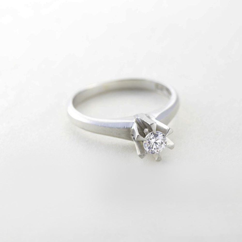 お母様のダイヤモンドを花嫁の婚約指輪に-Before お母様のダイヤモンドを花嫁の婚約指輪に-Before